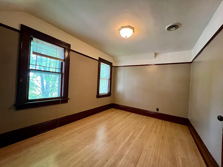 207 S Plum St — Photo 8