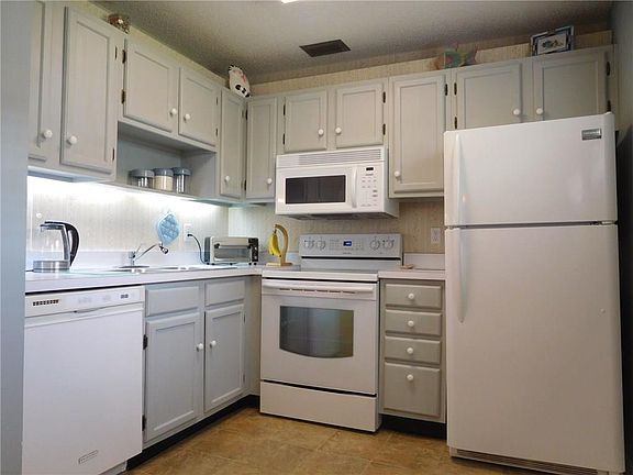 5th image of 65 Woodland Dr