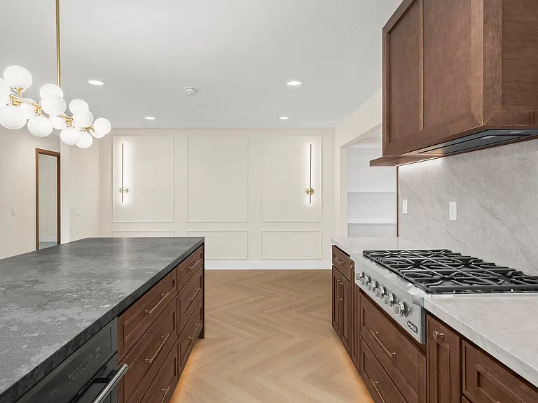 9433 Geranium Cir — Photo 2