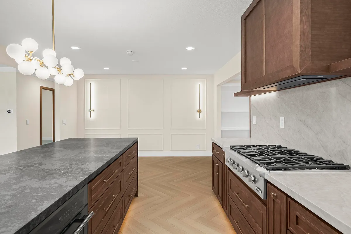 Building Photo - 9433 Geranium Cir