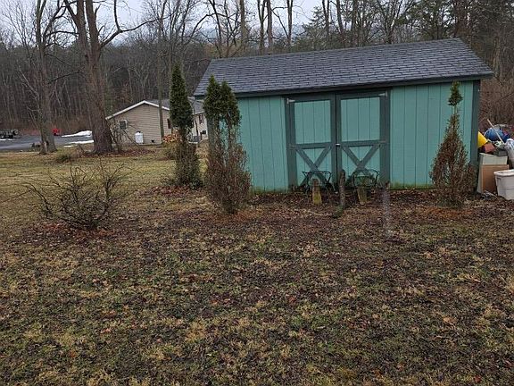 4th image of 132 Mayfair Rd