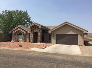 598 S Hillside Dr, Kanab, UT 84741