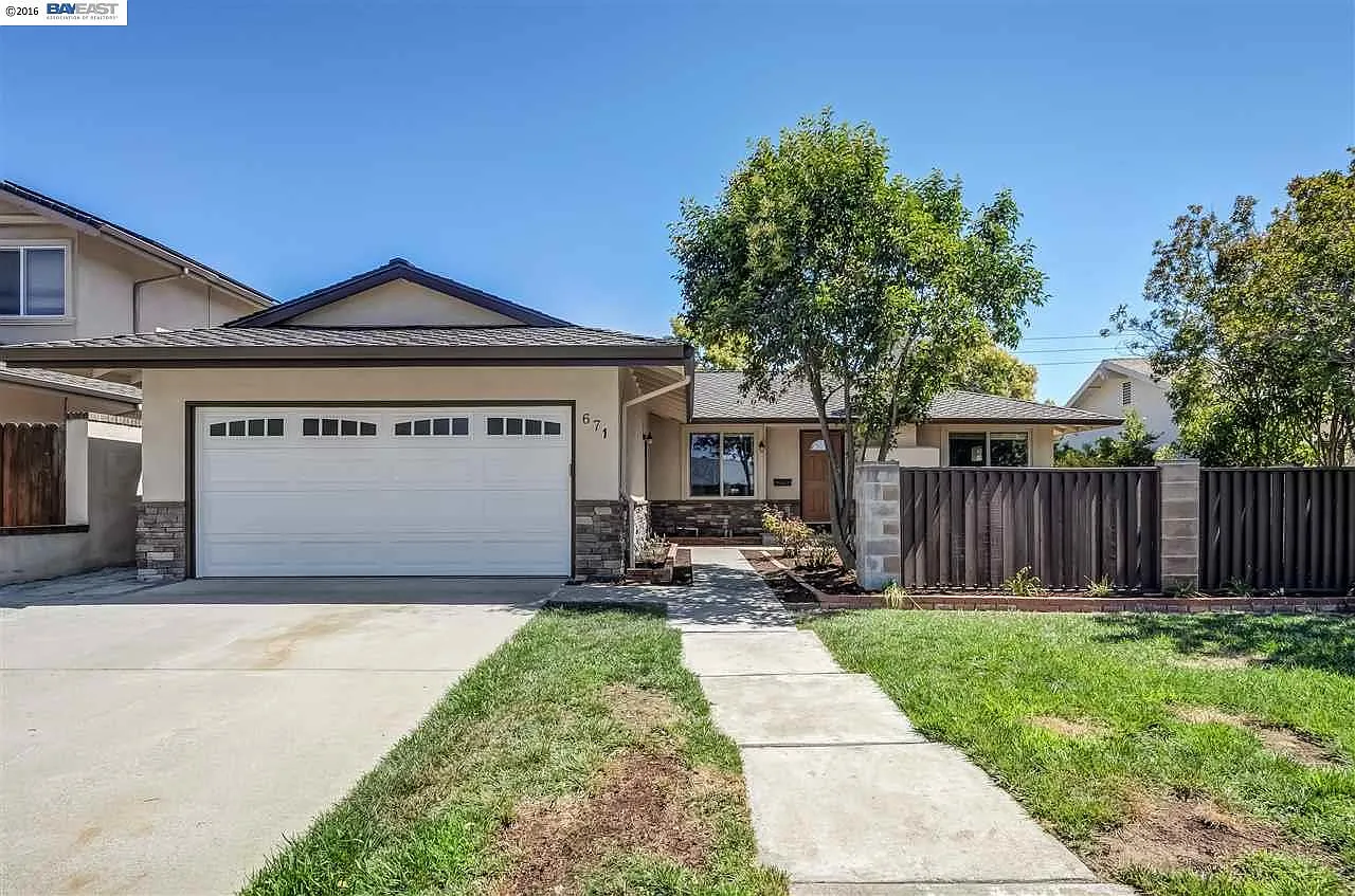 671 Brighton Way photo 1