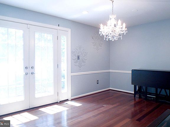 5th image of 2020 Hopewood Dr