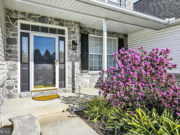 5th image of 160 Eagleview Dr
