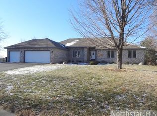 2370 Linwood Ct E, Maplewood, MN 55119