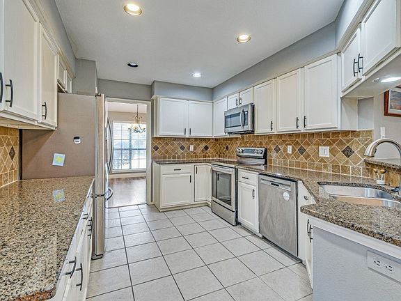 5th image of 319 Parkwood Ln