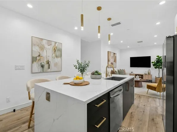 7334 Owensmouth Ave, Canoga Park, CA 91303