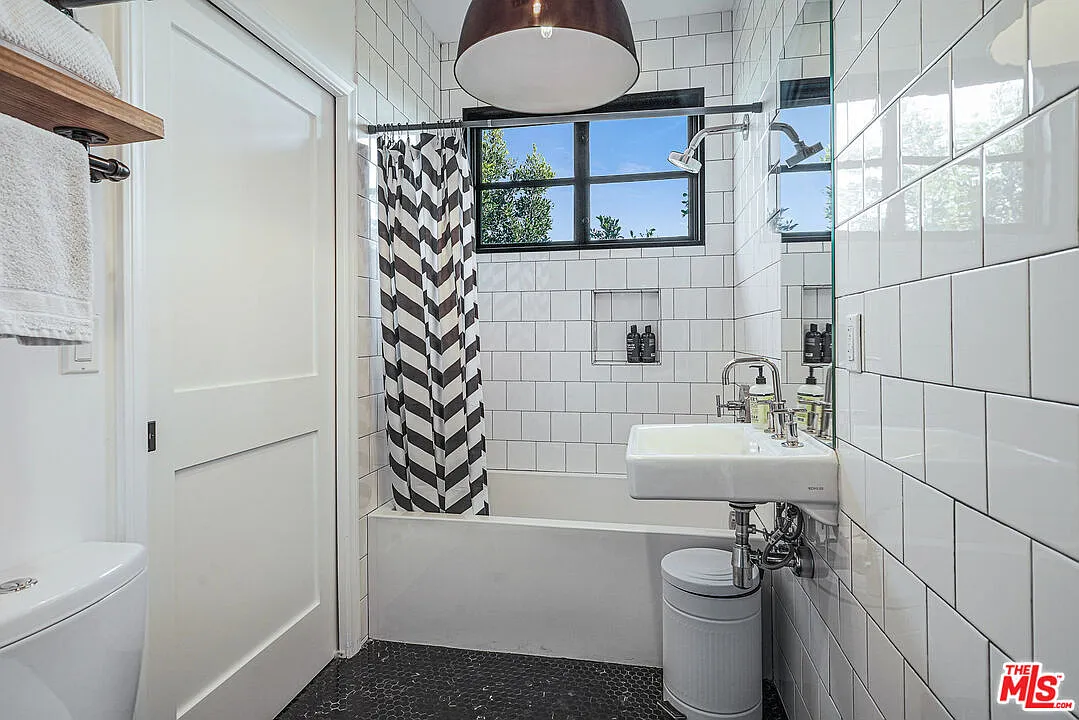 3159 Thatcher Avenue - 1 — Photo 3