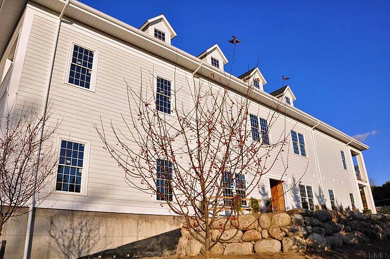4th image of 6 (2H) SCHUYLER Road