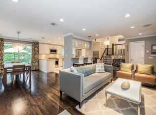 10 Joseph Ct, Syosset, NY 11791