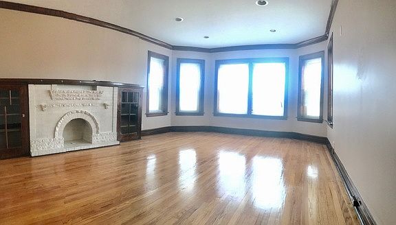 2nd image of 5938 N Artesian Ave