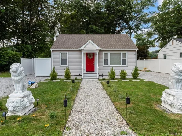 21 Dock Drive, Newtown, CT 06482