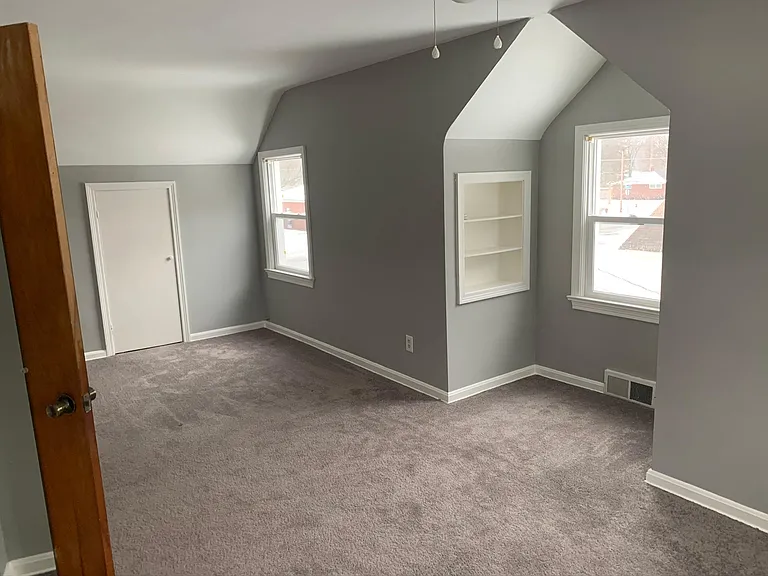 310 W Delaware Ave — Photo 29