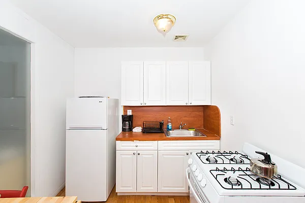 Rented by Gotham City Realty Group | media 24