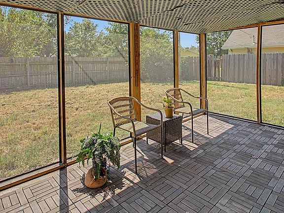 5th image of 2216 Spain Dr