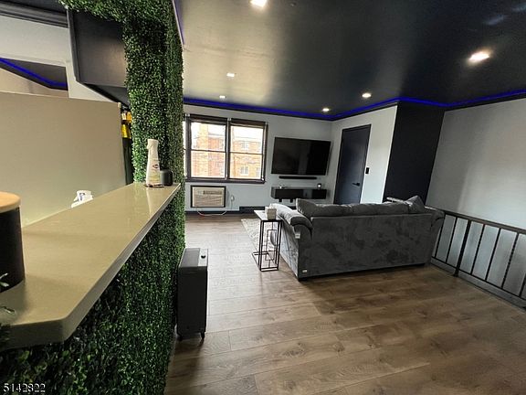4th image of 506 Wanaque Ave APT 8