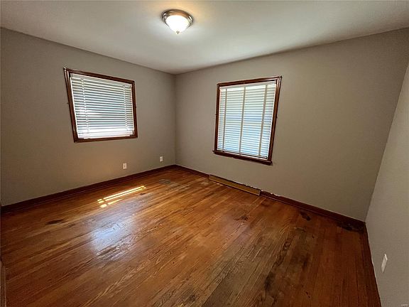 5th image of 304 Kirk Dr