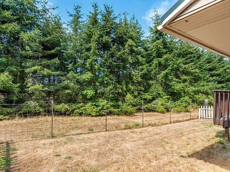 Recently Updated 2-bedroom Cottage — Photo 14