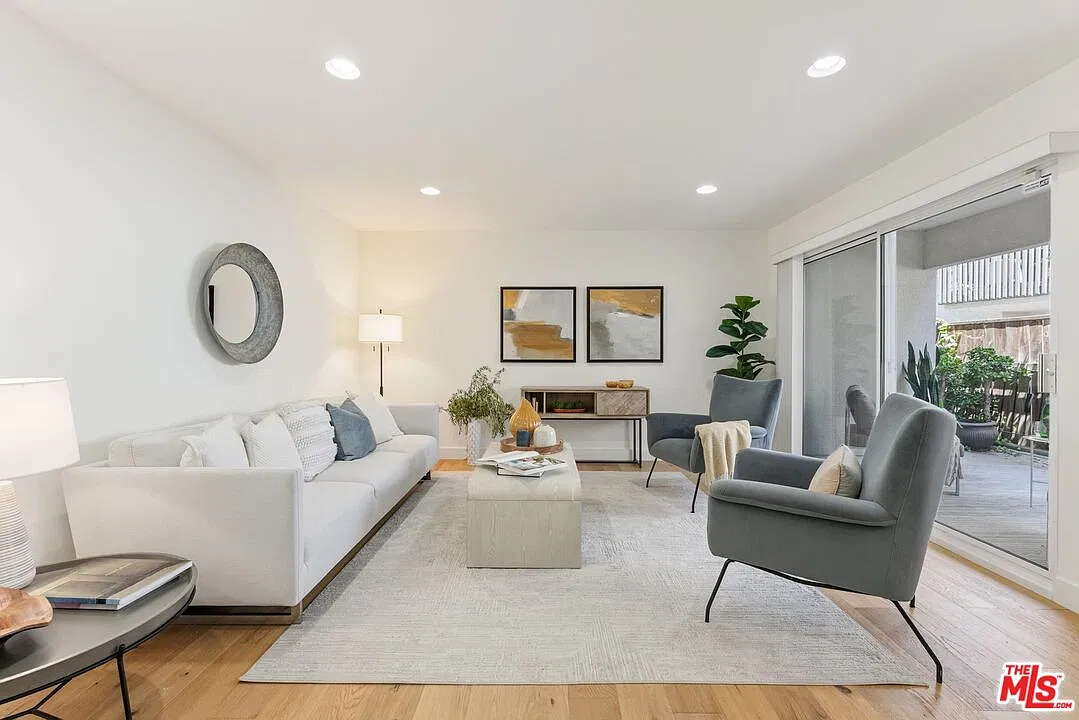 2 bed, 2.0 bath, 1159 sqft, $4,995 — Photo 2