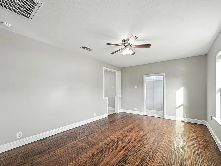 6520 Lovett Ave — Photo 8