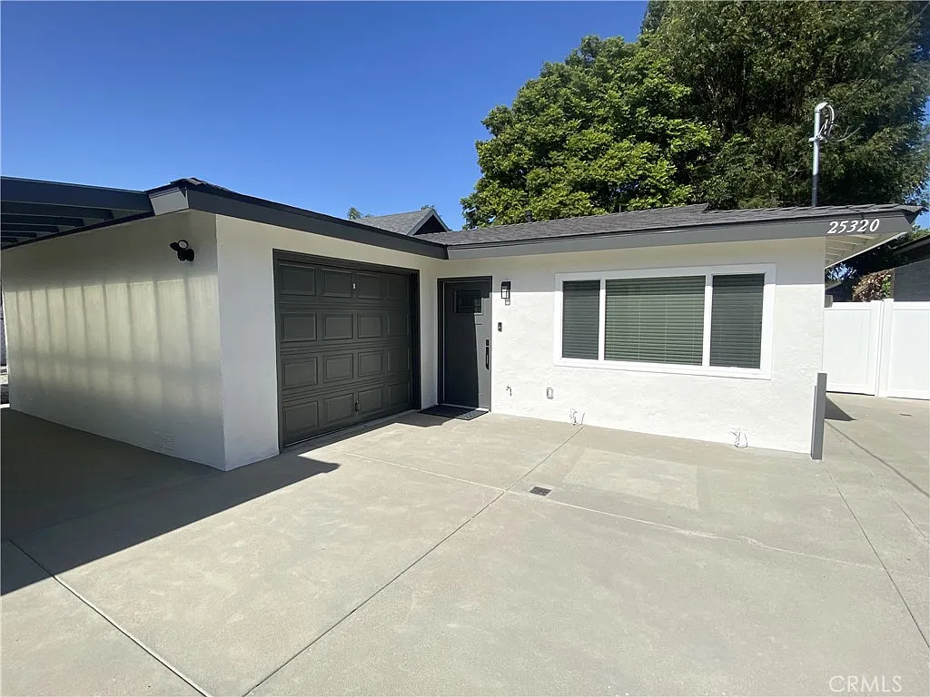 2 bed, 800 sqft, $3,495 — Photo 2