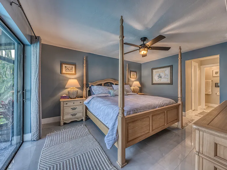 SE 1st Pl — Photo 23