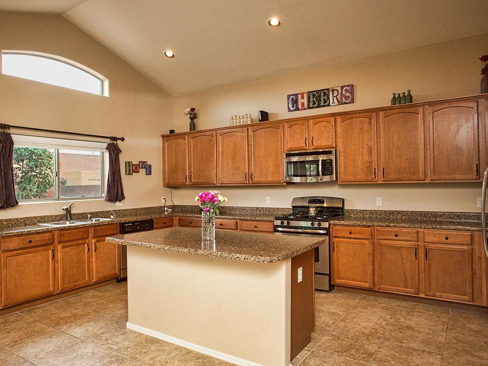 1st image of 928 W Calle Barbitas