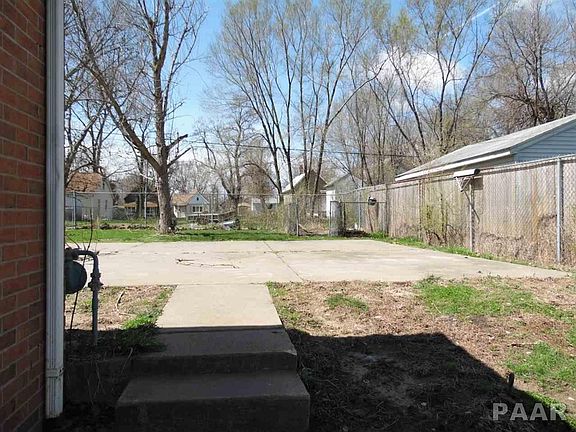 3rd image of 1821 S Westmoreland Ave