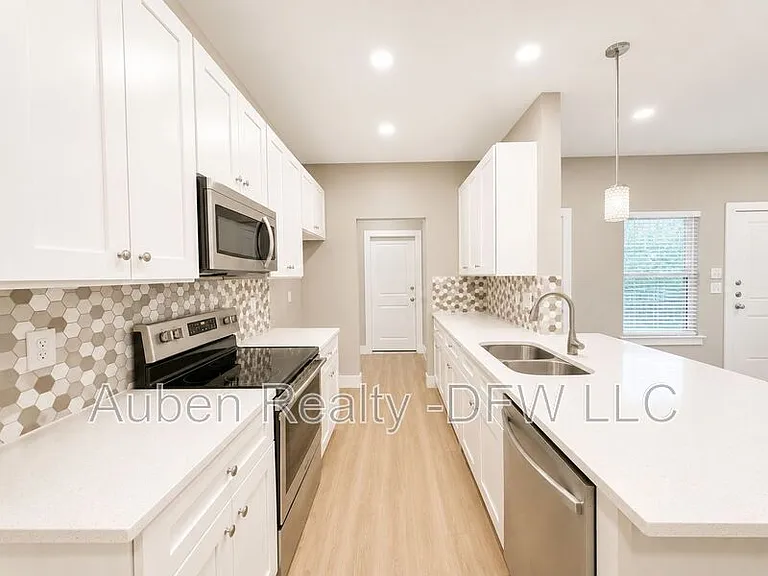 8006 Doreen Ave — Photo 6