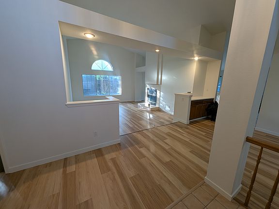 2nd image of 108 Tuxedo Ct