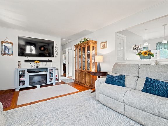 4th image of 30 Crocker Rd