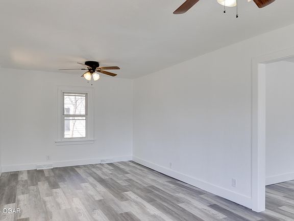4th image of 2031 Murphy Ave