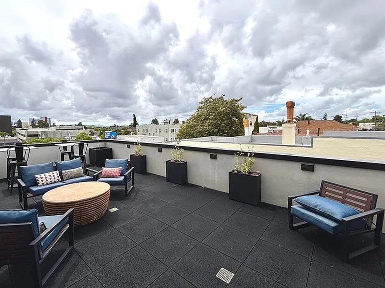 4045 Broadway — Photo 26