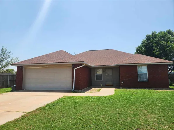 302 E Seminole St, Geronimo, OK 73543