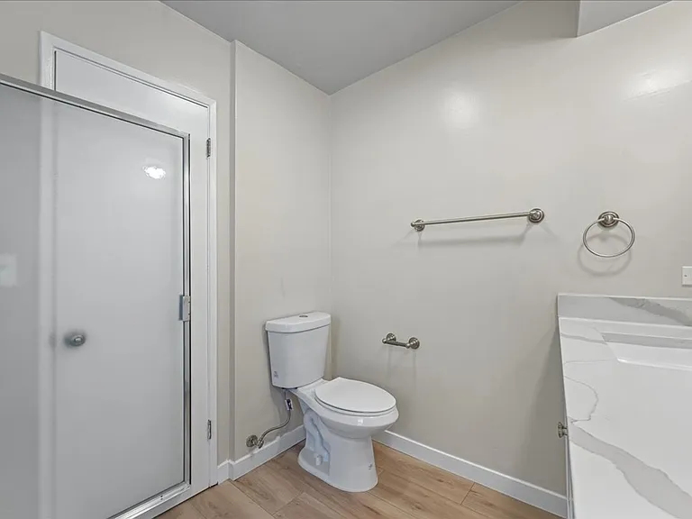 17424 Burbank Blvd #205 — Photo 16