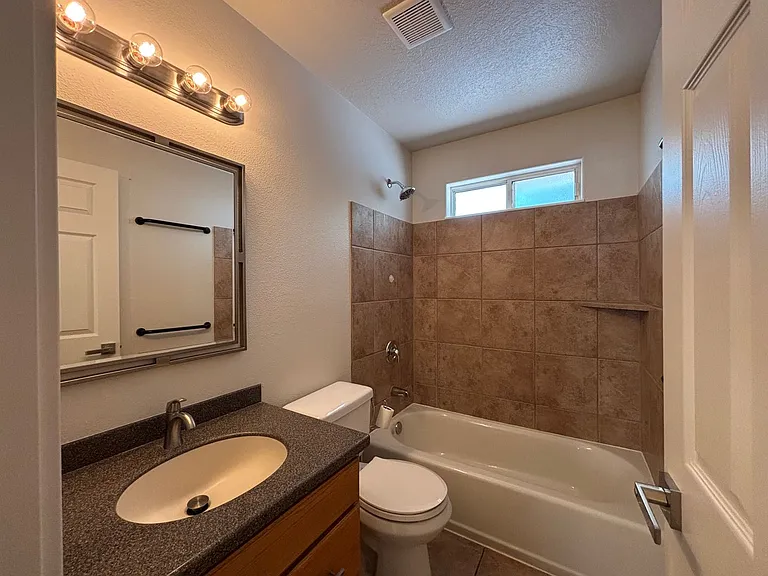 696 N 600 W #B — Photo 17