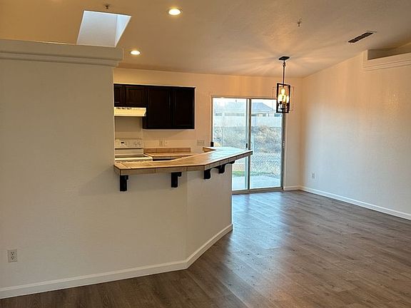 5th image of 1514 Pebble Dr #102