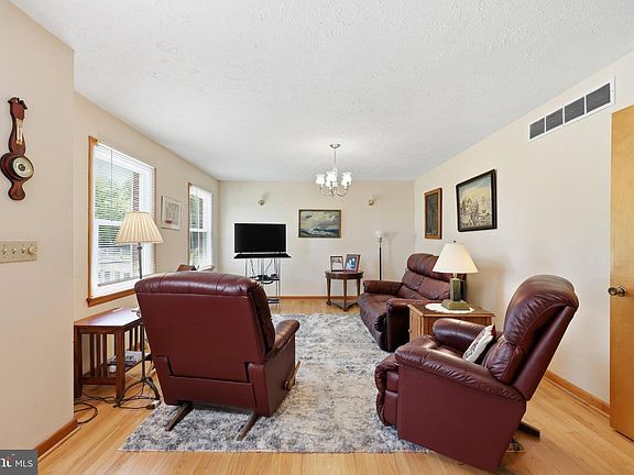 5th image of 2277 Greensburg Rd
