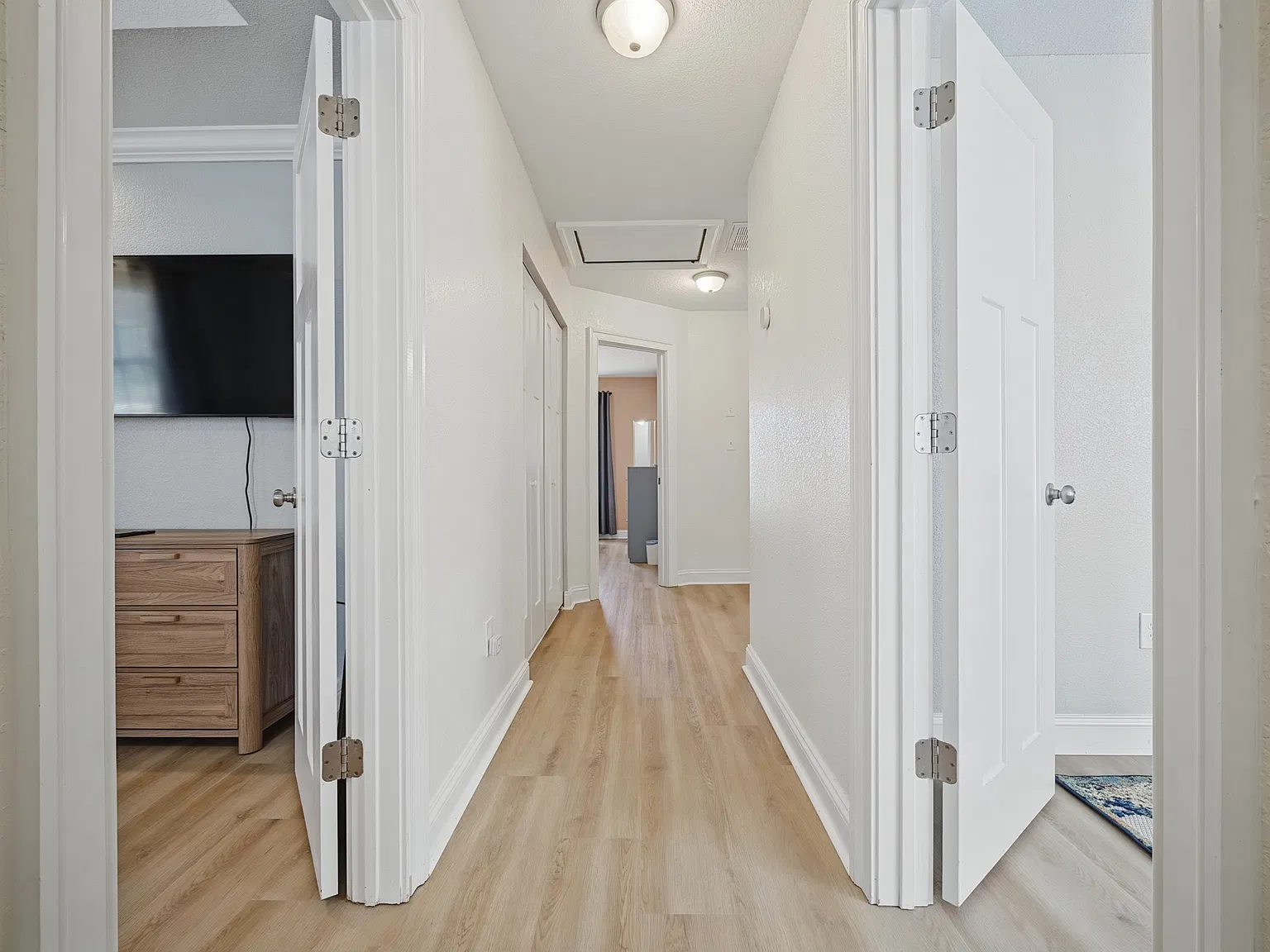 1728 Parkview Ave — Photo 2