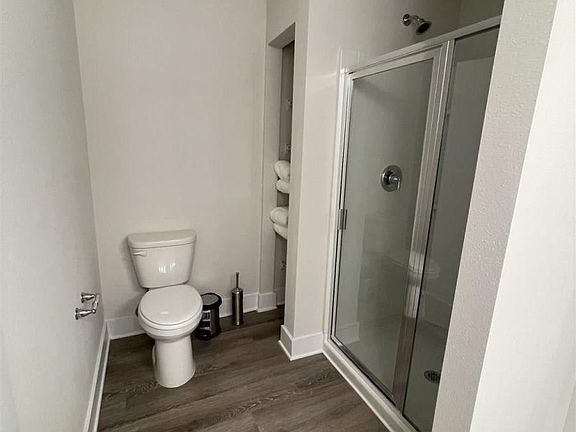 4th image of 1555 Iroquois Ct