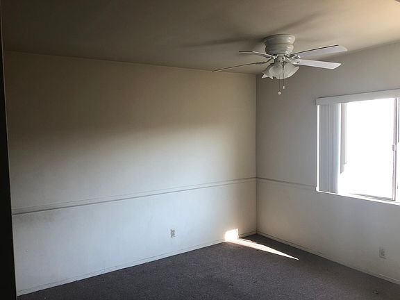 4th image of 405 E Elk Ave #12
