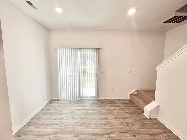 1351 Darlington Dr — Photo 15