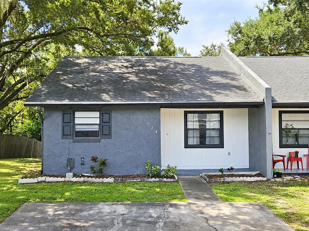 2 bed, 2.0 bath, 908 sqft, $1,600 — Photo 1