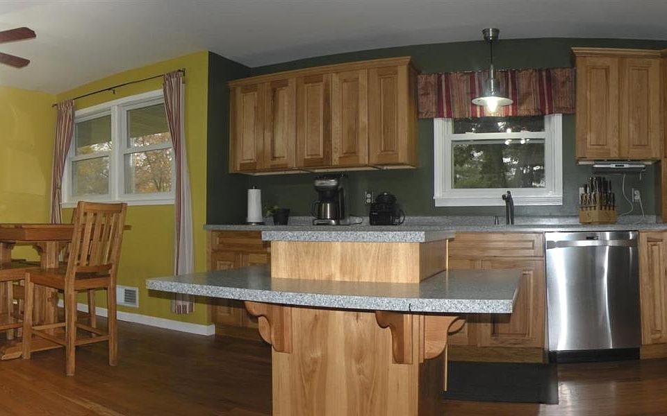 2nd image of 204 Northwoods Ave NE