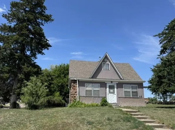 912 7th St, Springfield, SD 57062