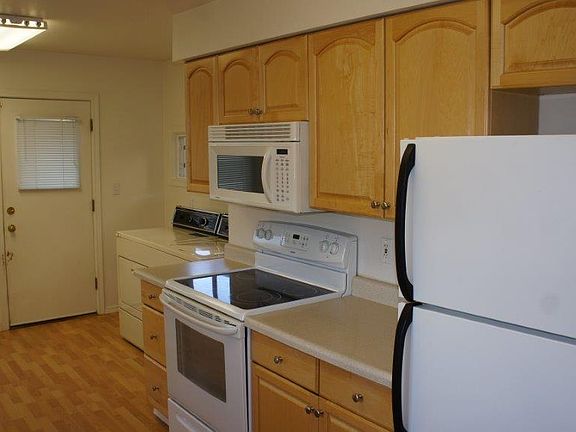 3rd image of 3207 Greenwood Ave