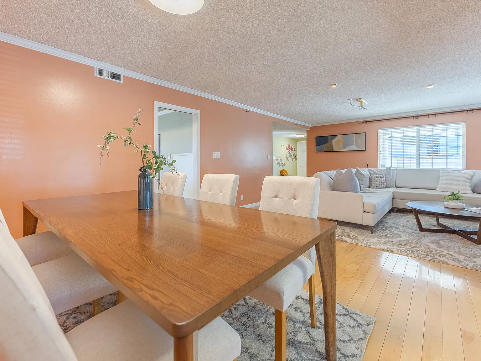 4 bed, 2300 sqft, $9,900 — Photo 3
