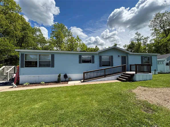 1804 Greenview Dr, Erie, PA 16509