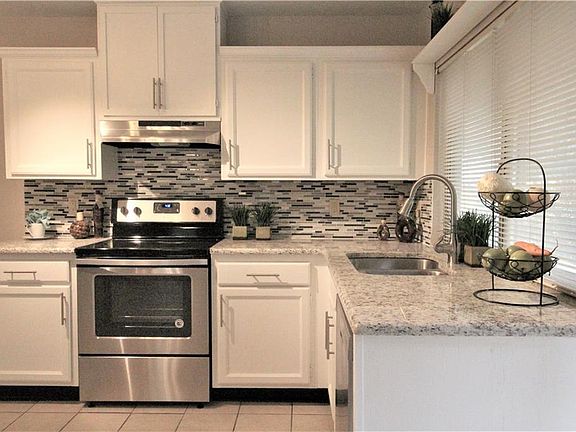 4th image of 945 Whitehall Dr
